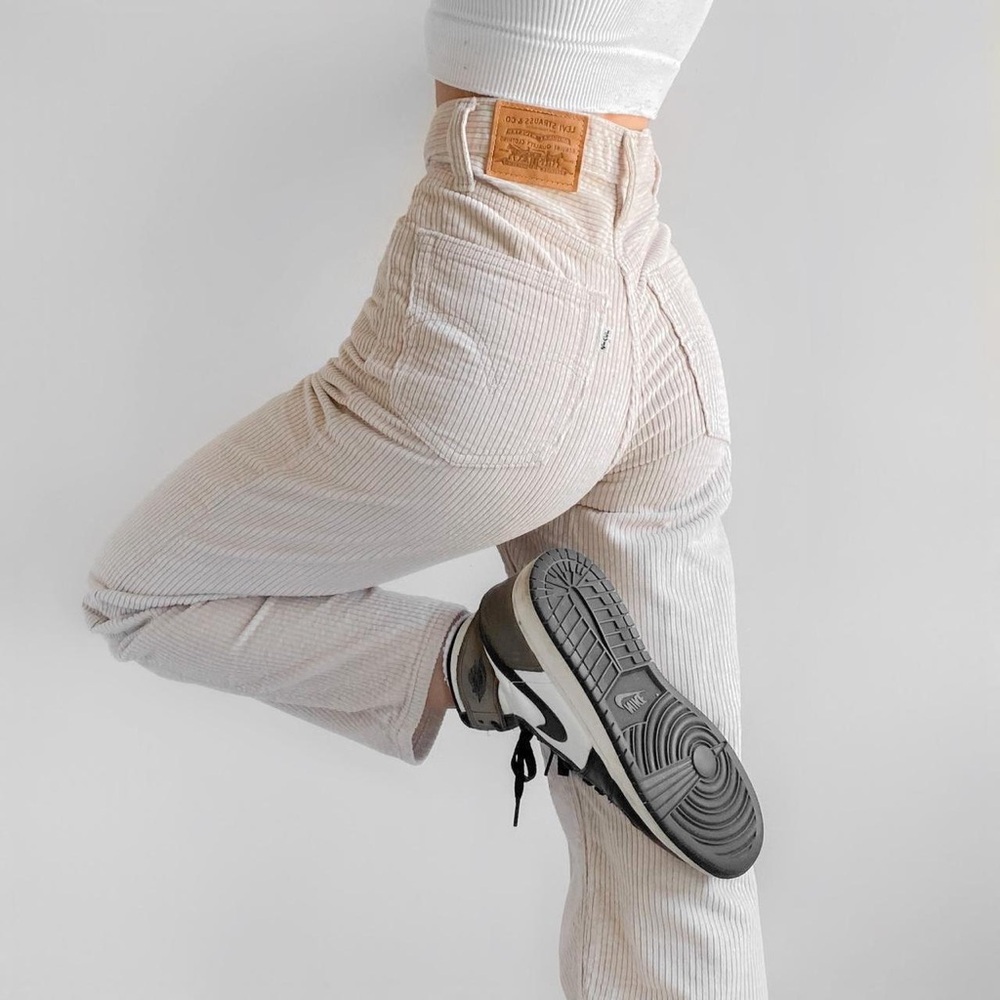 Levi’s rib cage straight ankle ivory corduroy pants - no stretch - Picture 3 of 8